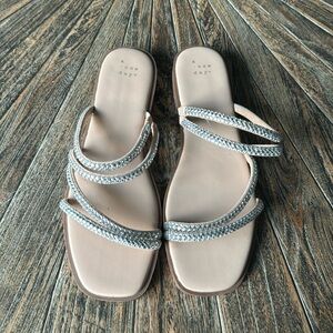 Like New ! Worn once ! Woman sparkling ✨ sandals size 10